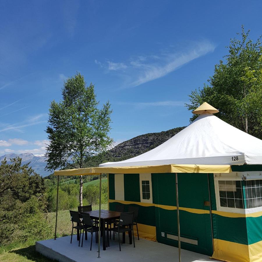 Village De Chalets Et Camping La Pierre De L'Aigle La Breole Exterior photo